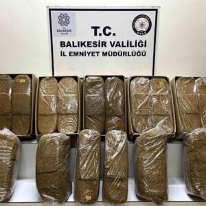 balikesirde uyusturucu ve kacak tutun operasyonu vR6rrXOF