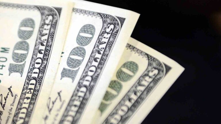 dolar-haftaya-yukselisle-basladi-iste-dolarda-haftanin-ilk-rakami-25-agustos-2025-nNwzdP3L.jpg