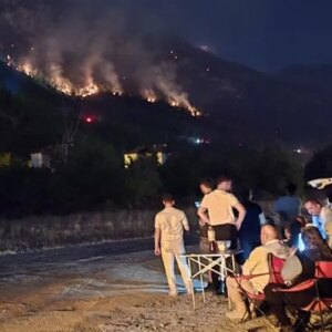 karabukte orman yanginini cay icerek izlediler icac4nMw