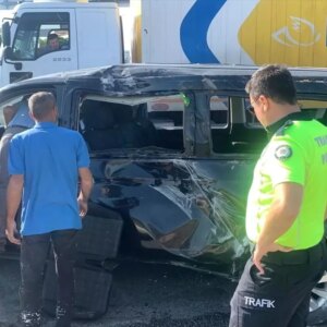 karamanda rus turistlerin minibusu kaza yapti HP7H3GWL