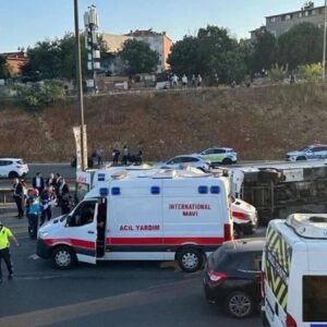 umraniyede servis midibusu devrildi yaralilar var td8mtimS