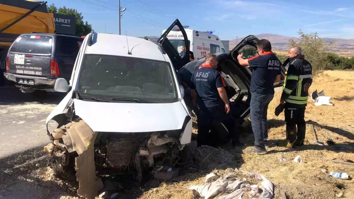 elazigda trafik kazasi 3 yarali z99U2NZN