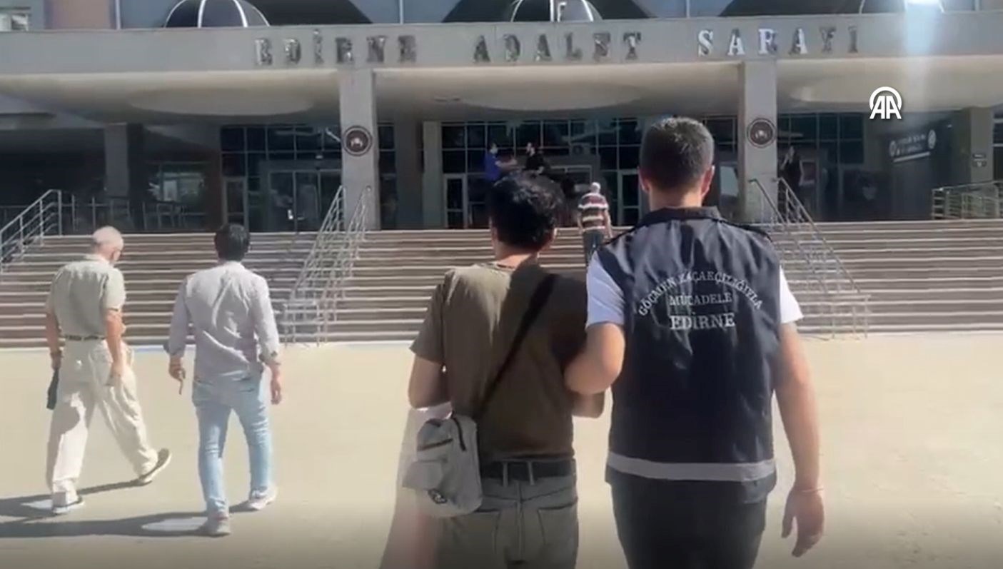 kiralik arabayla kaciyorlardi edirnede yakalandilar SM2CWy7U