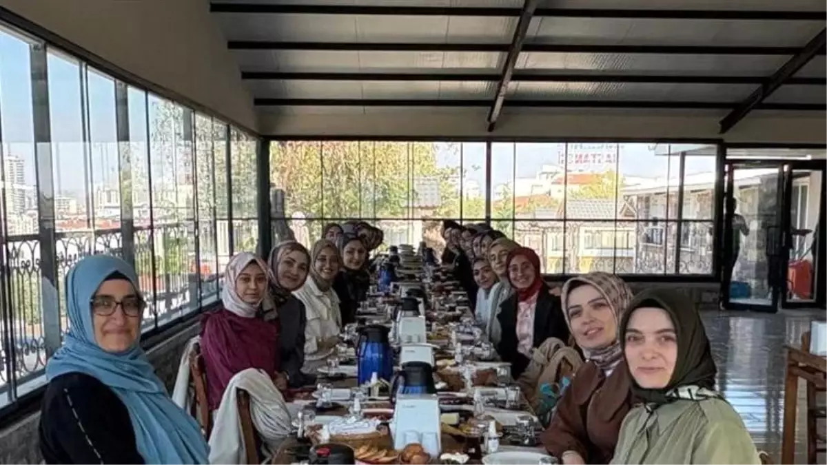 afyonkarahisarda genc kiz ogrencilere yonelik kahvalti programi duzenlendi lYBNSJf9.jpg