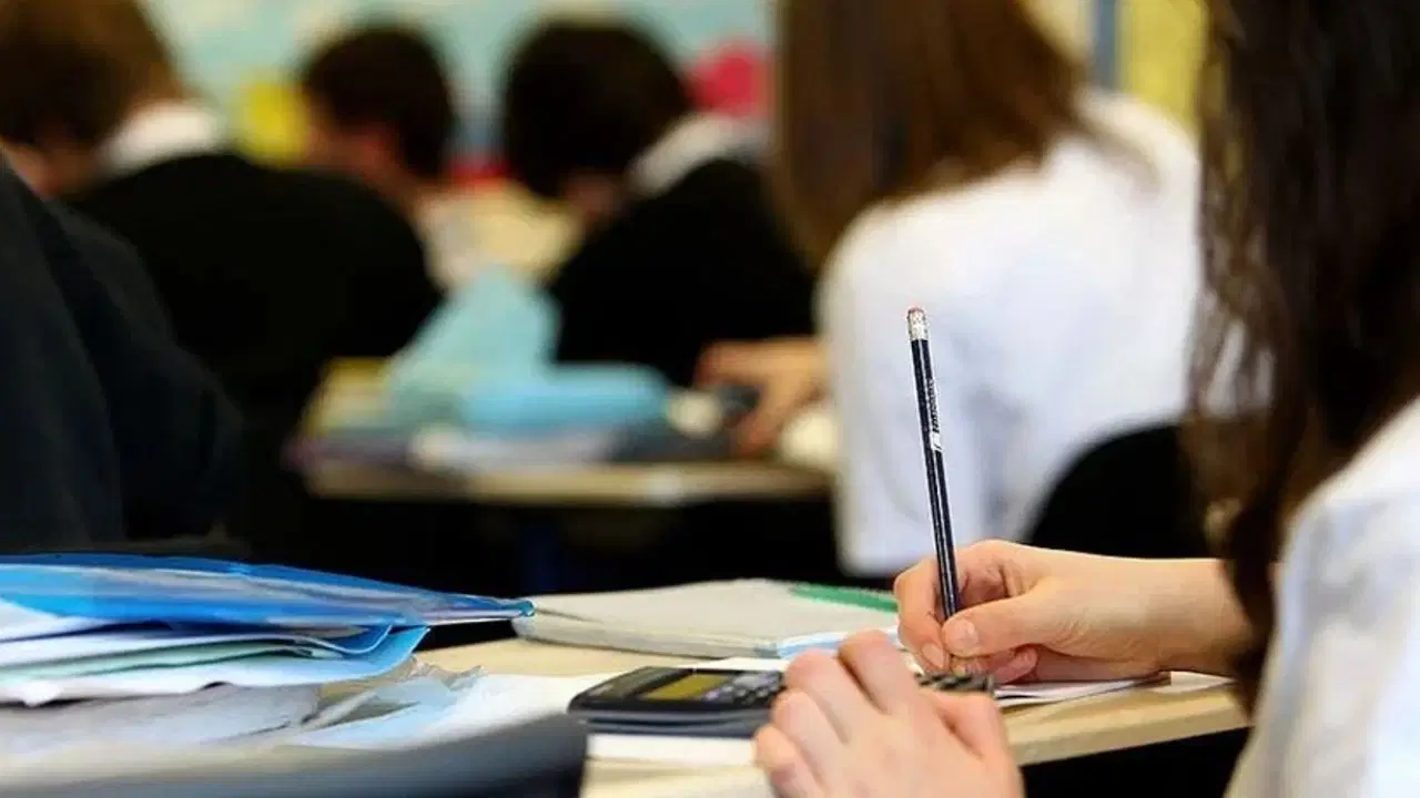 chpli ozcagdas okullara kadrolu okul sagligi hemsiresi gorevlendirilmesi icin tbmmye kanun teklifi verdi QdbZ9zzr