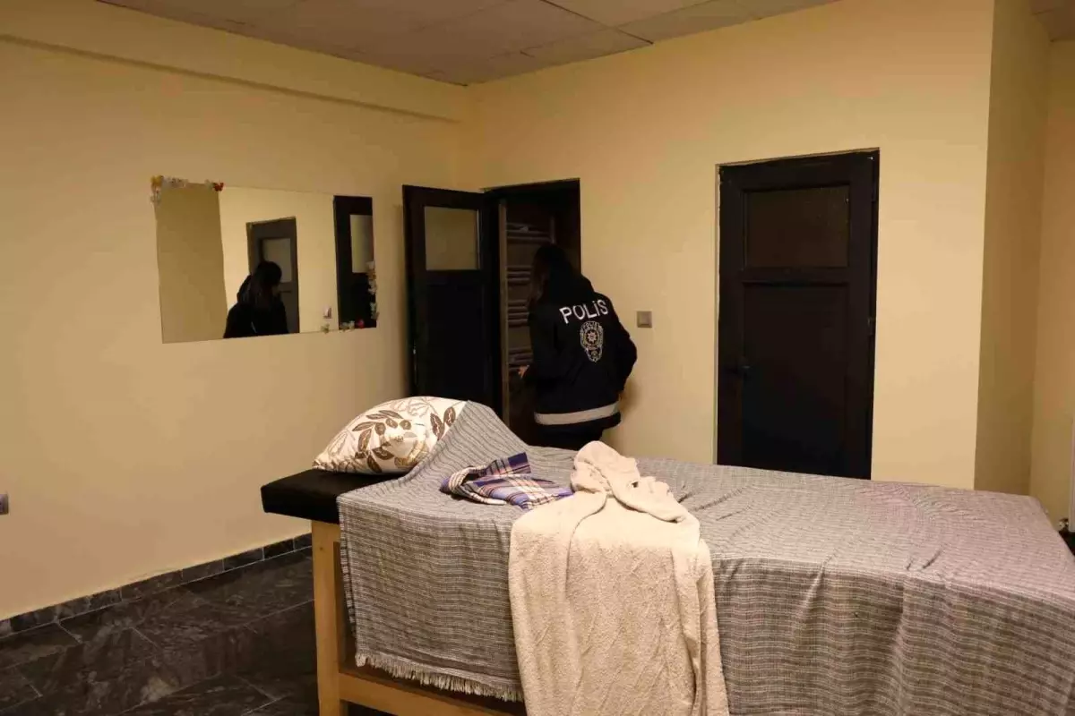 nevsehirde fuhus operasyonu 5 gozalti 6 kadin kurtarildi WzVZvV68.jpg