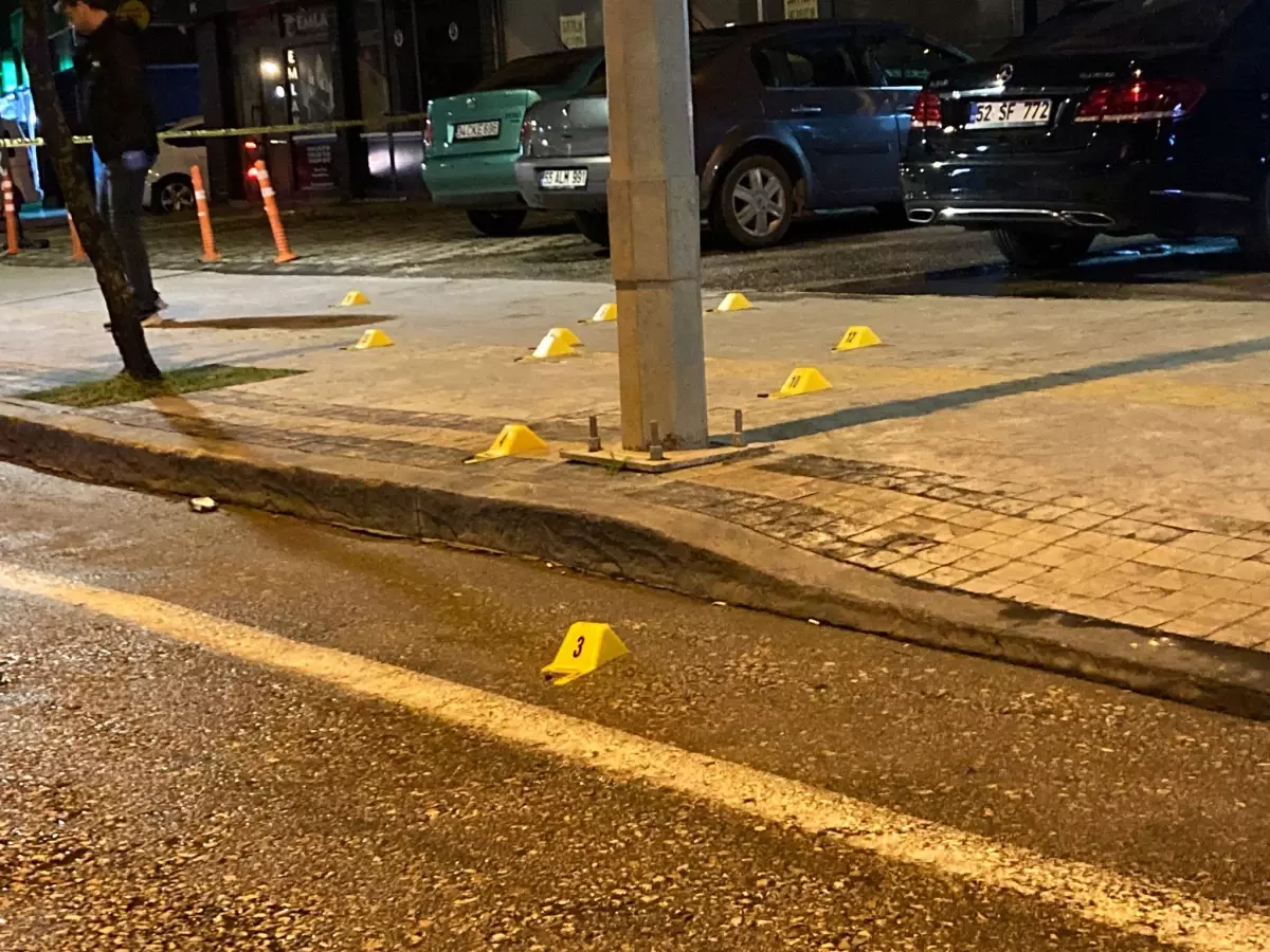 unyede oto galeriye silahli saldiri Tgk4ThRm.jpg