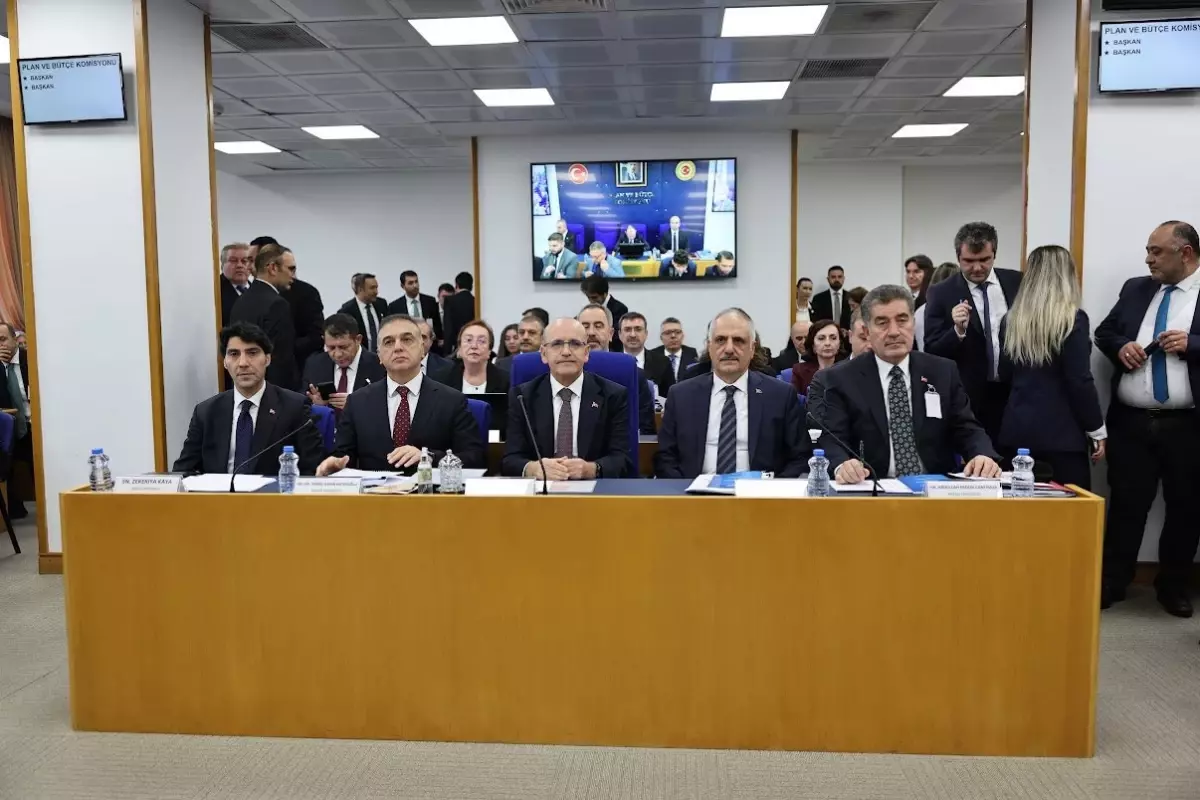 bakan simsek vergi ve harclardaki guncellemenin daha dusuk oranda yapilmasi gundemimizde VJHRE3si.jpg