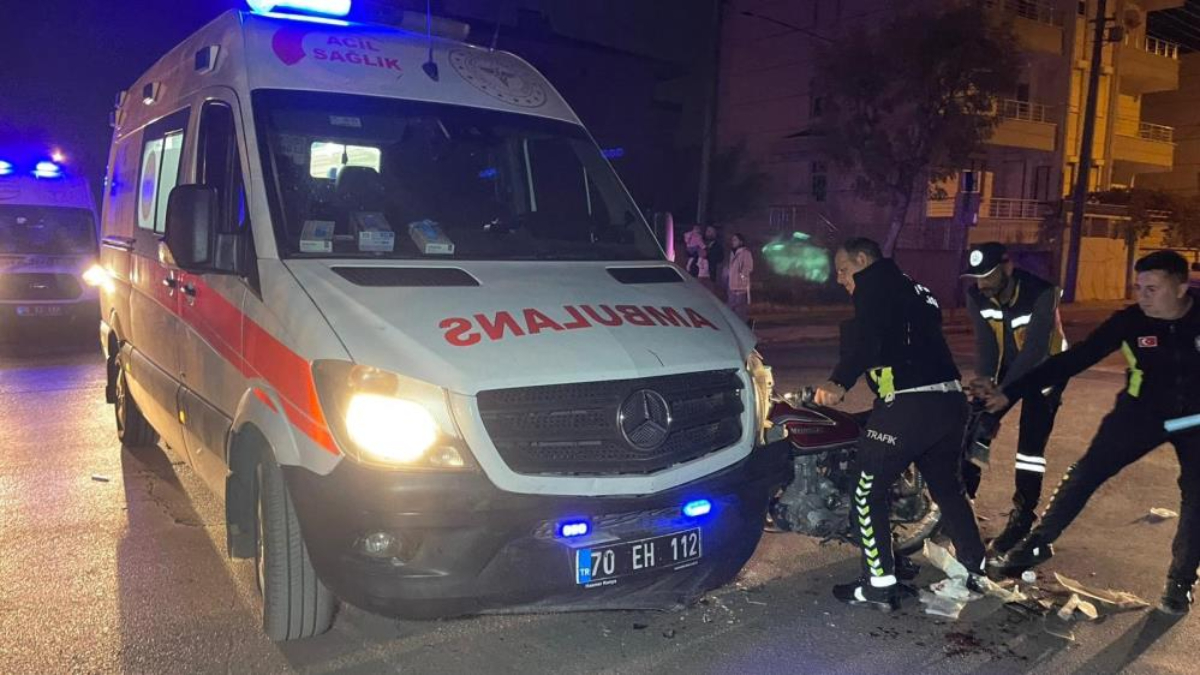karamanda yarali tasiyan ambulansin carptigi motosikletin surucusu yaralandi T4ZFqX9y.jpg